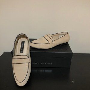 Steve Madden Loafer (Size 6.5)